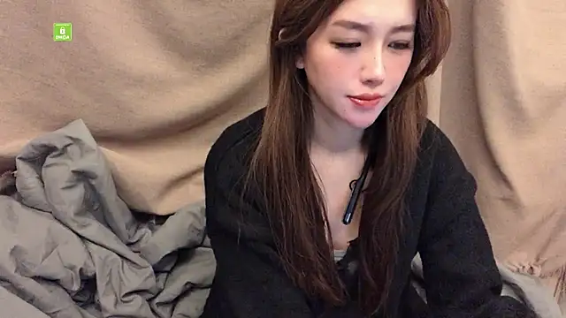 Snapshot of Tw_Zoella chatting on January 2025 02:13:01 PM Tw Zoella online show from January 2025 02:13:01 PM