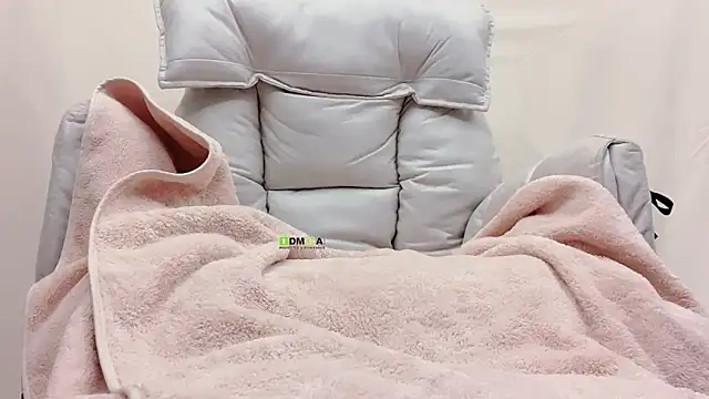 Snapshot of Tw_Zoella chatting on February 2026 01:45:02 PM Tw Zoella online show from February 2026 01:45:02 PM