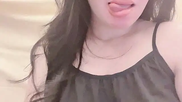 Snapshot of Tw_Zoella chatting on October 2025 11:11:01 AM Tw Zoella online show from October 2025 11:11:01 AM