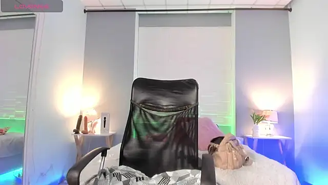 SophiaaStone online show from November 2025 12:09:02 PM