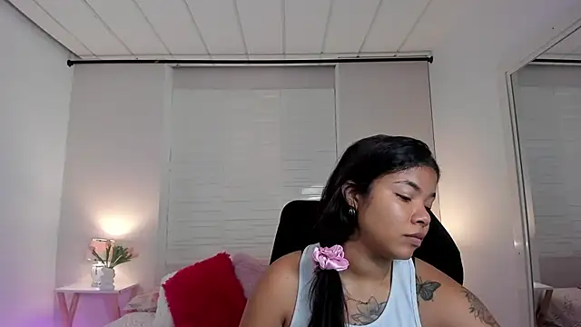 Snapshot of SophiaaStone chatting on April 2026 12:06:01 PM SophiaaStone online show from April 2026 12:06:01 PM