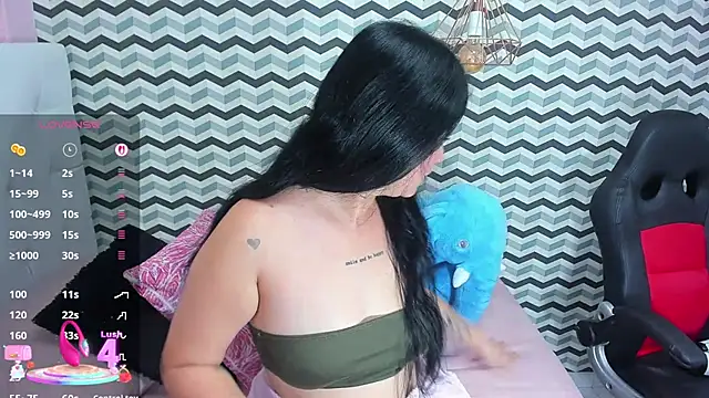 BIANCAROY1 online show from September 2025 06:40:01 PM