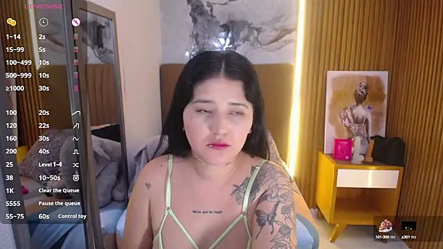 BIANCAROY1 online show from September 2025 06:58:02 PM