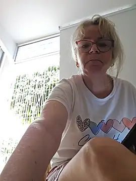 Snapshot of slutgold chatting on October 2025 12:18:01 PM slutgold online show from October 2025 12:18:01 PM