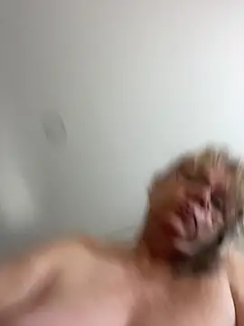 Snapshot of slutgold chatting on February 2025 09:33:01 PM slutgold online show from February 2025 09:33:01 PM