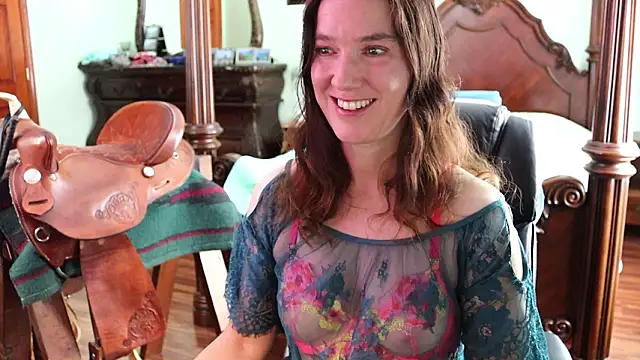 Snapshot of thornburyrose chatting on February 2026 06:43:02 PM thornburyrose online show from February 2026 06:43:02 PM