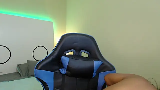 ChantalPetit online show from October 2025 05:05:01 PM