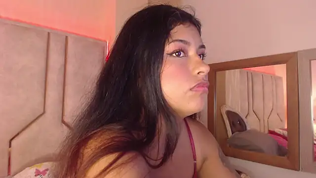Snapshot of ChantalPetit chatting on May 2026 05:30:01 PM ChantalPetit online show from May 2026 05:30:01 PM