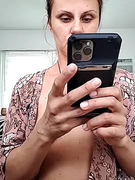 Scarlettishere online show from April 2026 04:33:02 PM