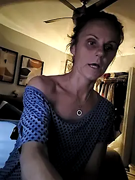 Snapshot of Scarlettishere chatting on December 2025 04:17:01 AM Scarlettishere online show from December 2025 04:17:01 AM