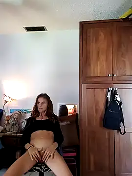 Snapshot of Scarlettishere chatting on November 2025 05:05:01 PM Scarlettishere online show from November 2025 05:05:01 PM