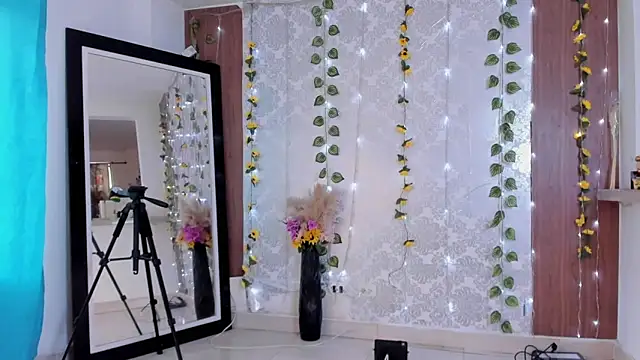 kelly thomson online show from April 2026 02:13:01 PM