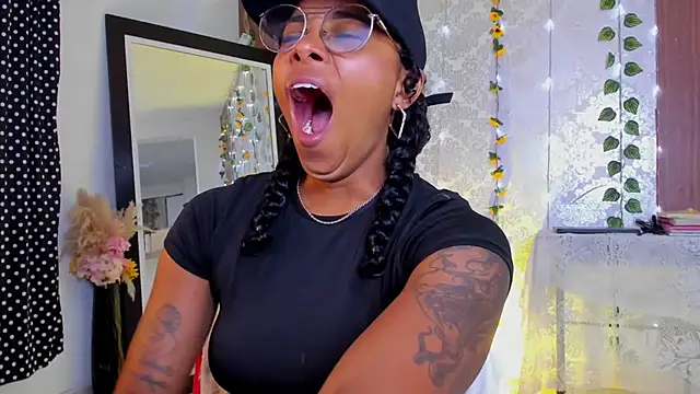 kelly thomson online show from February 2026 12:21:02 AM