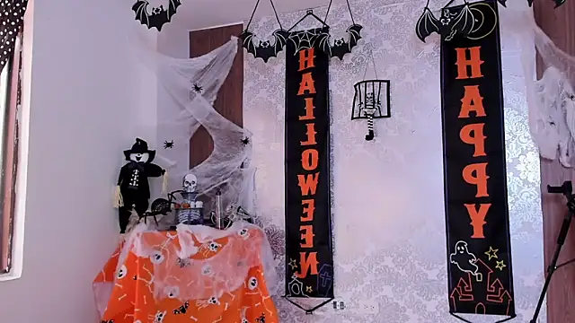 kelly thomson online show from October 2025 02:02:02 PM