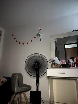 kiaraglam2 online show from October 2025 01:23:01 PM