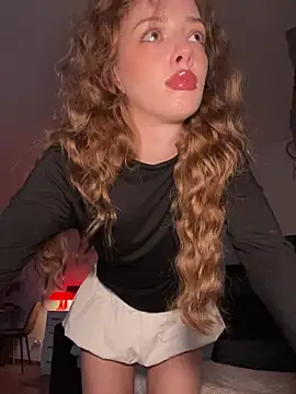 Snapshot of Weeissy chatting on December 2025 07:20:01 PM Weeissy online show from December 2025 07:20:01 PM