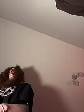 Snapshot of Weeissy chatting on December 2025 08:35:02 PM Weeissy online show from December 2025 08:35:02 PM