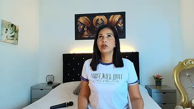 Shanon mature online show from April 2026 12:00:01 PM