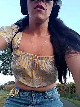 Snapshot of tinny_williams chatting on September 2025 05:39:02 PM tinny williams online show from September 2025 05:39:02 PM