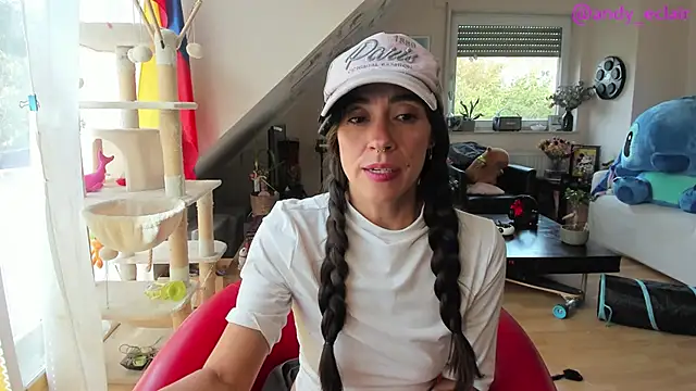 Snapshot of tinny_williams chatting on October 2025 09:22:02 AM tinny williams online show from October 2025 09:22:02 AM