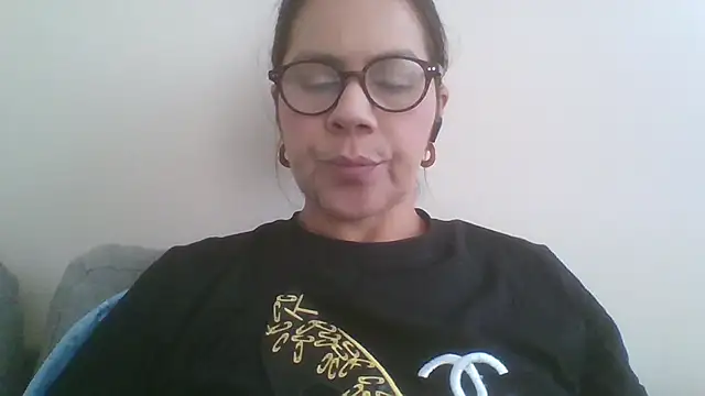 Sara Brandon online show from October 2025 04:18:01 PM