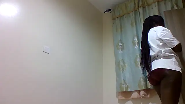 sweetelle09 online show from June 2026 04:56:02 PM