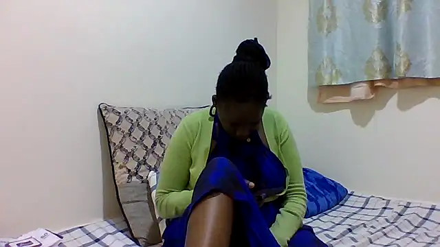Snapshot of sweetelle09 chatting on April 2026 07:29:01 PM sweetelle09 online show from April 2026 07:29:01 PM