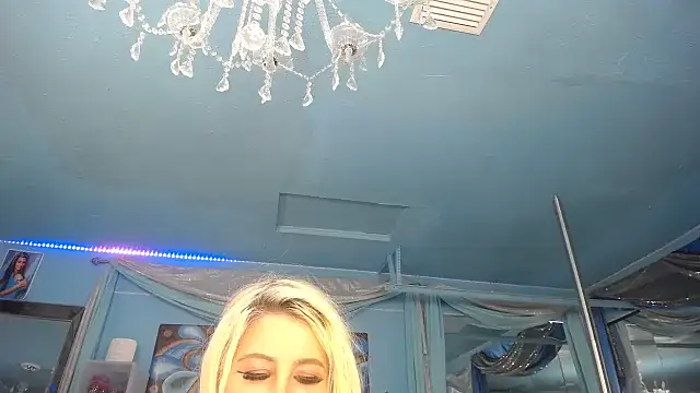 ADRIANNA FOX online show from June 2026 11:38:01 AM