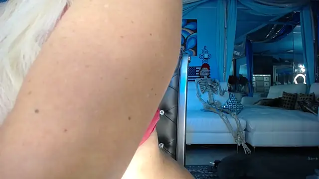 ADRIANNA FOX online show from September 2025 08:02:02 AM