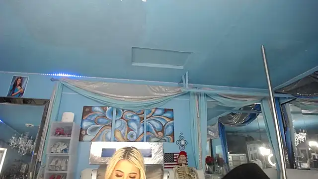 ADRIANNA FOX online show from June 2026 07:13:02 AM