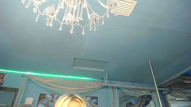 ADRIANNA FOX online show from June 2026 11:43:02 PM