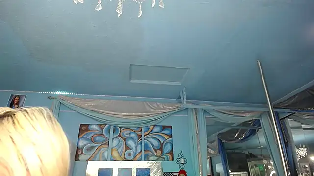 ADRIANNA FOX online show from September 2025 04:02:01 PM