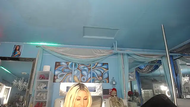 ADRIANNA FOX online show from June 2026 08:09:01 AM