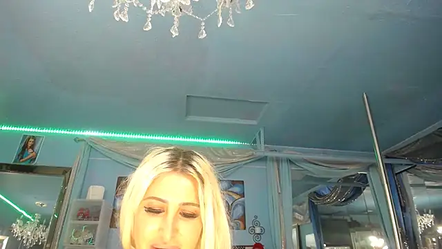 ADRIANNA FOX online show from June 2026 05:08:02 PM