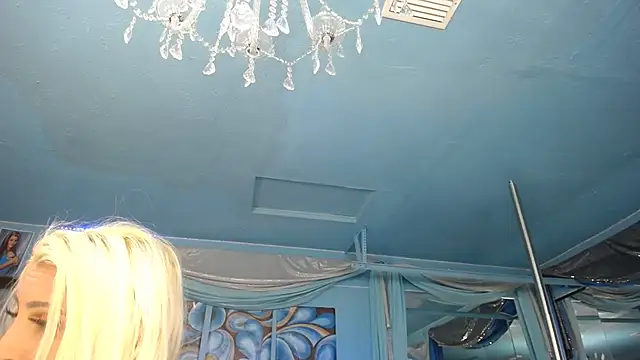 ADRIANNA FOX online show from November 2025 04:24:01 PM