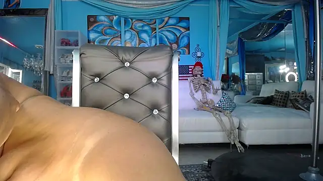ADRIANNA FOX online show from October 2025 09:43:02 AM