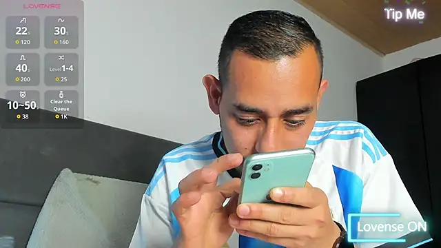 jhonyalzate2 online show from April 2026 01:30:02 AM