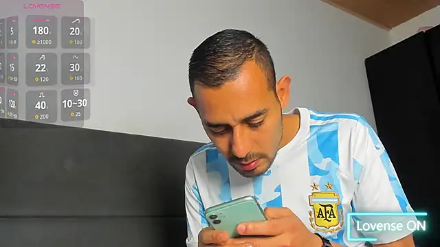 jhonyalzate2 online show from February 2026 02:23:01 AM