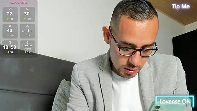 jhonyalzate2 online show from April 2026 03:46:02 AM