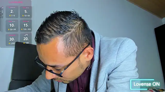 jhonyalzate2 online show from December 2025 01:11:01 AM