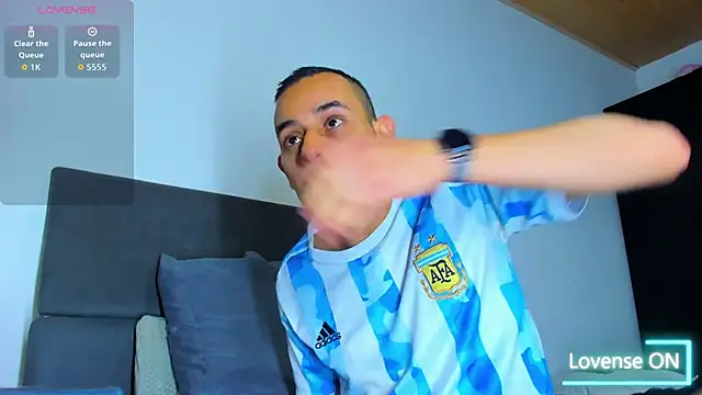 jhonyalzate2 online show from November 2025 12:04:01 AM