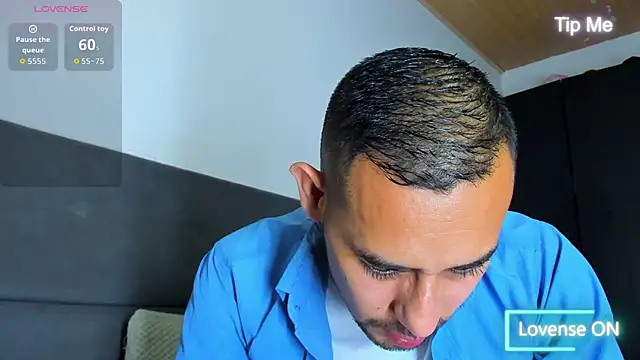 jhonyalzate2 online show from October 2025 02:54:01 AM