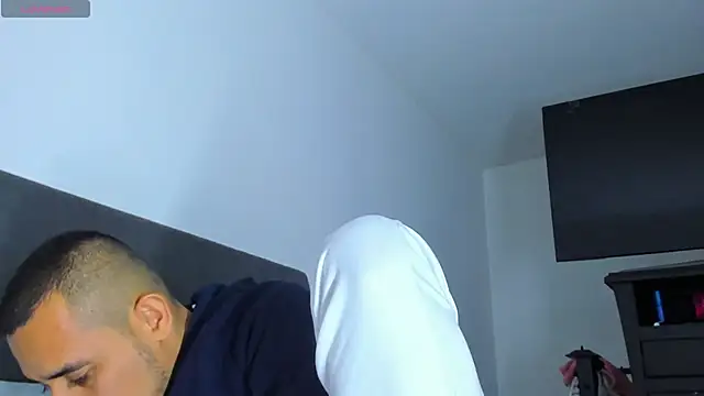 jhonyalzate2 online show from March 2025 11:37:01 PM