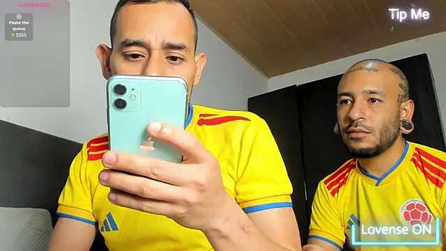 jhonyalzate2 online show from June 2026 11:42:01 PM