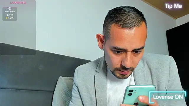 jhonyalzate2 online show from March 2026 02:45:01 AM