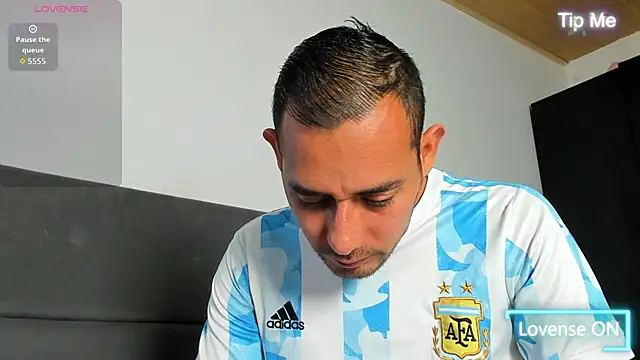 jhonyalzate2 online show from April 2026 03:32:01 AM