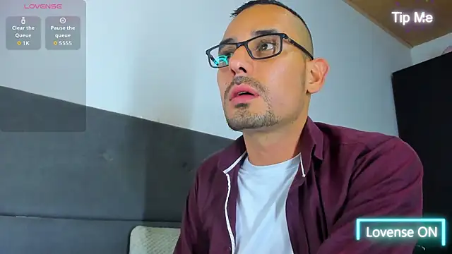 jhonyalzate2 online show from September 2025 03:34:02 AM
