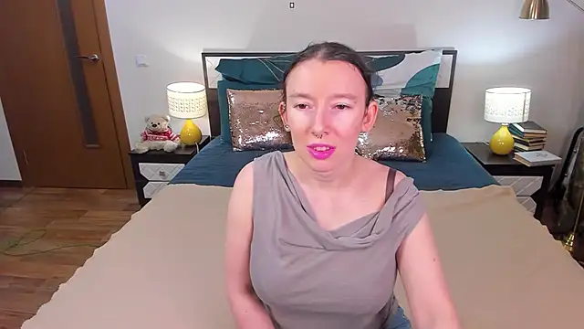 Snapshot of CatherineWalls chatting on February 2026 04:21:02 AM CatherineWalls online show from February 2026 04:21:02 AM