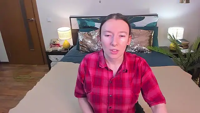 Snapshot of CatherineWalls chatting on February 2026 04:09:02 AM CatherineWalls online show from February 2026 04:09:02 AM