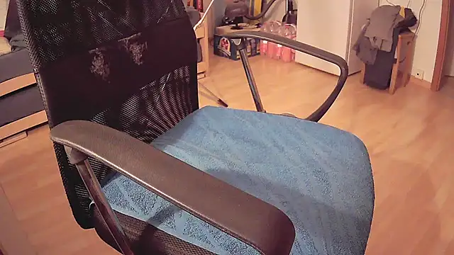 Snapshot of lumpi99 chatting on November 2025 04:01:02 AM lumpi99 online show from November 2025 04:01:02 AM